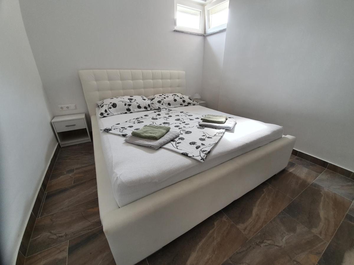 Apartments Ljubic Pag Town Eksteriør billede